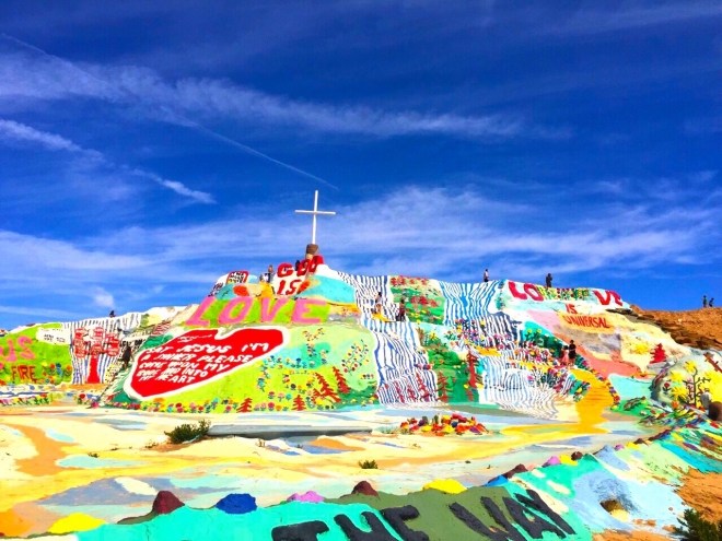 砂漠の真ん中に突如現れる楽園salvation Mounta
