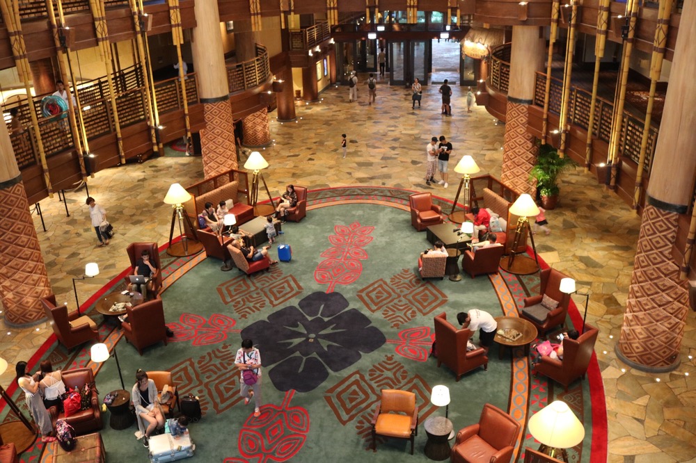 探検と夢がテーマ リゾート感満載の 香港ディズニーランド リゾート のホテルに滞在